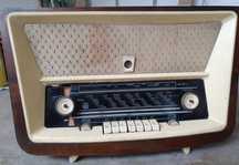 Zabytkowe radio PRL marki ZRM