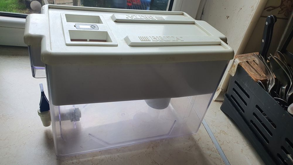 Pojemnik z filtrem na wodę Brita