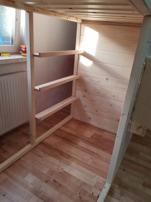 Łóżko piętrowe drewniane niemalowane z antresolą