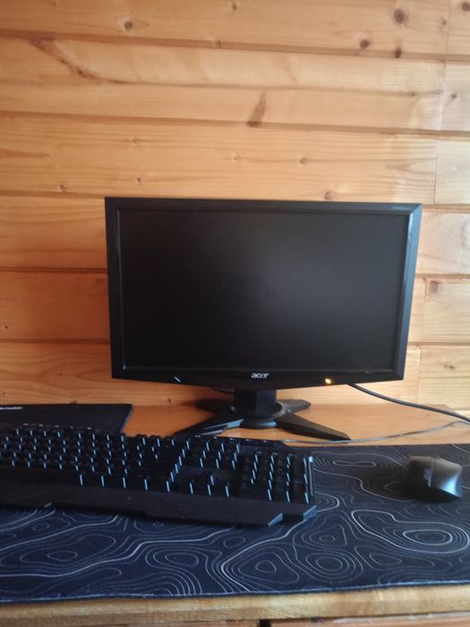 Продам ігровий пк в комплект іде монітор та мишка та клавіатура