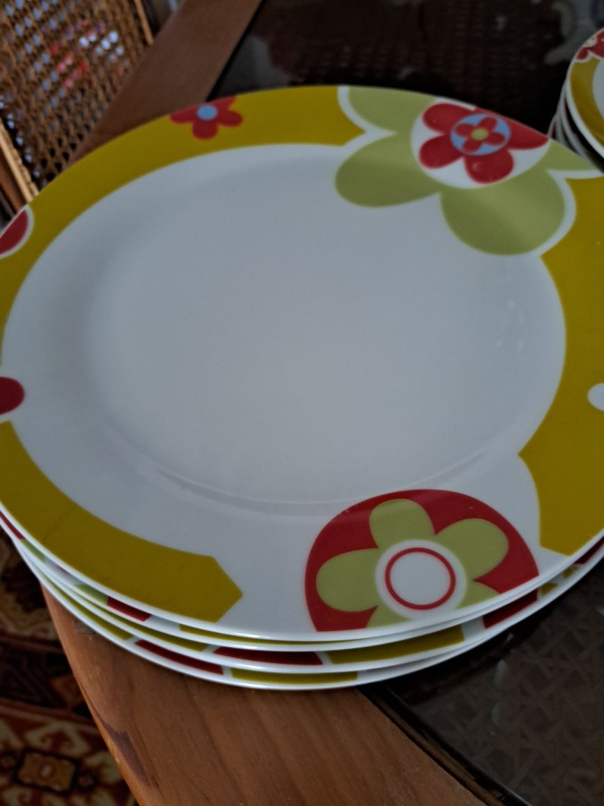 Serviço de mesa incompleto