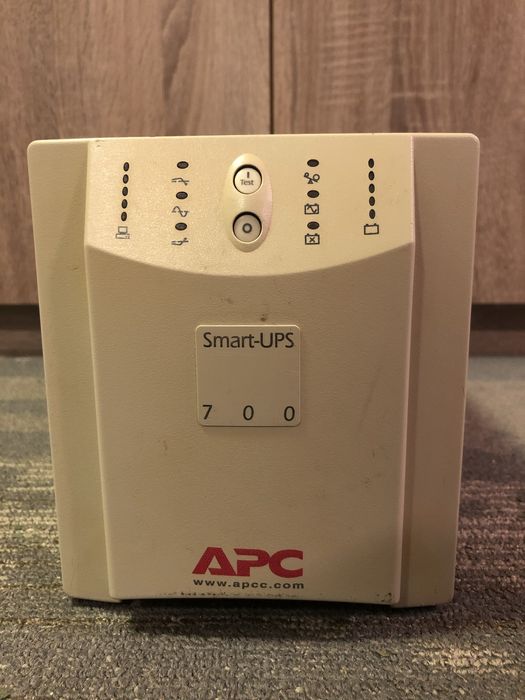 Джерело безперебійного живлення Apc Smart-UPS su700inet