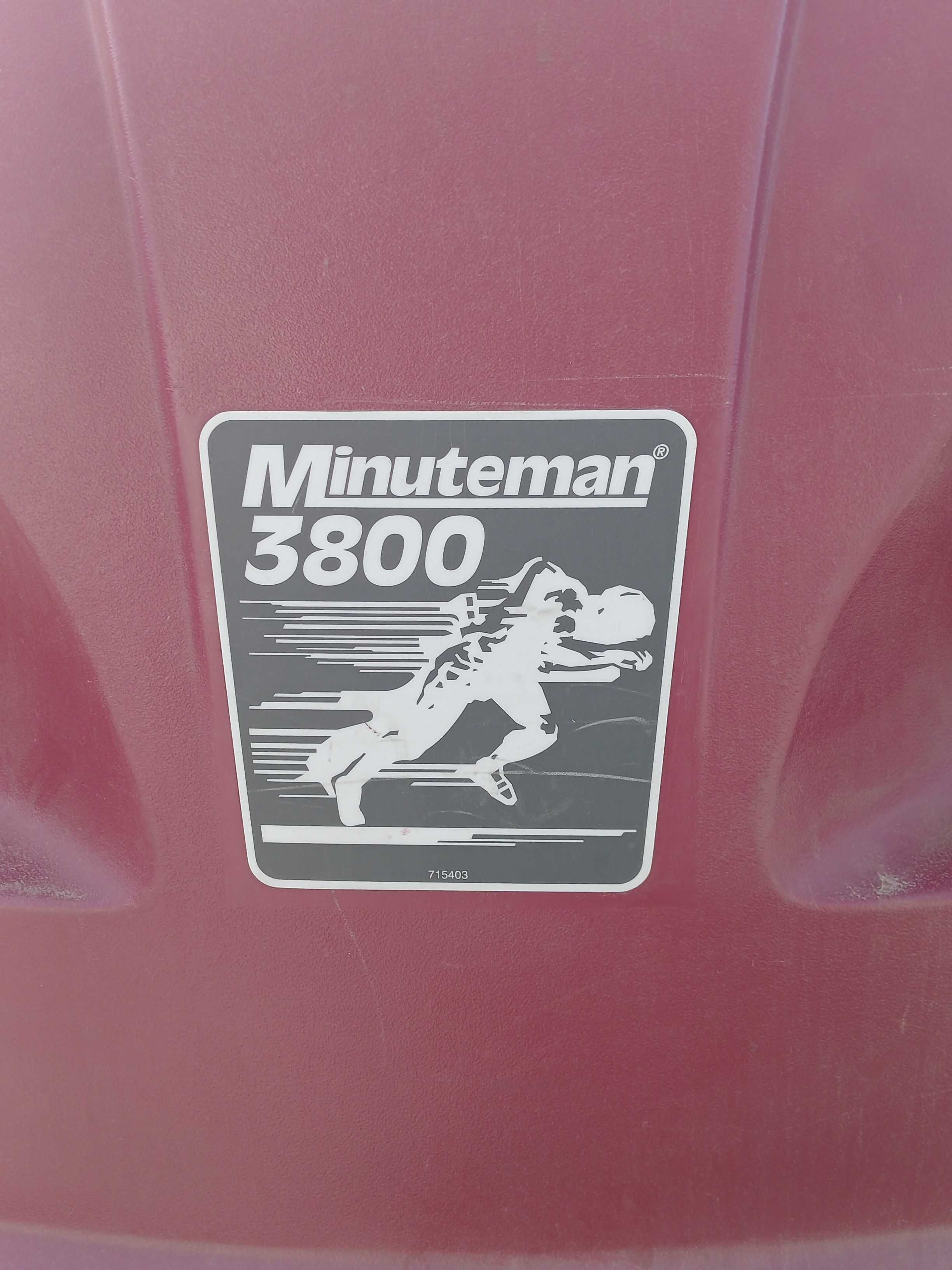 Minuteman 3800 maszyna sprzątająca.
