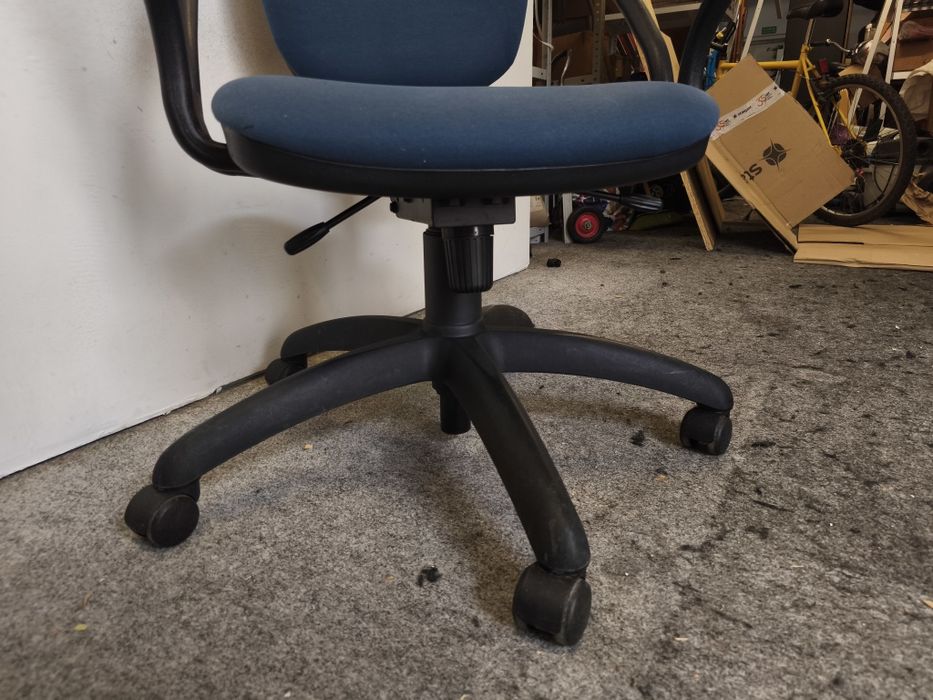 Krzesło DOWÓZ GRATIS transport obrotowe biurowe granatowe niebieskie