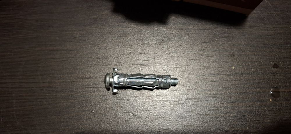 Дюбеля металические