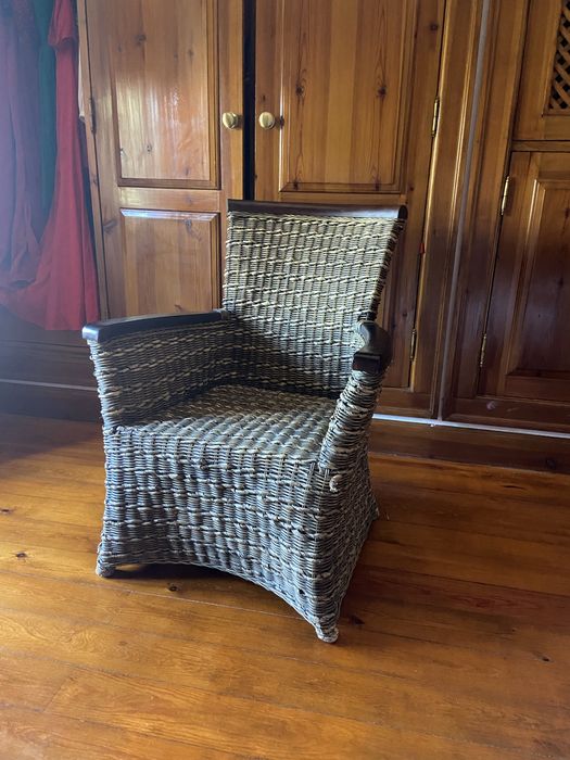 Cadeiraoes de cana de bananeira