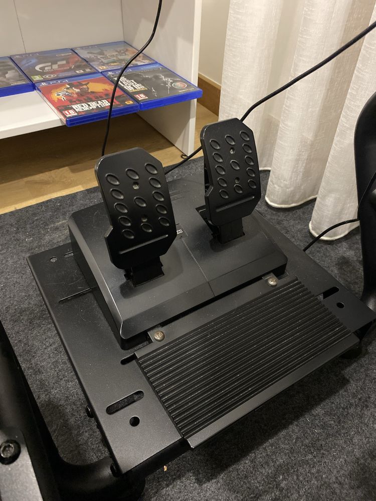Playstation 4 1 T com simulador de corrida + jogos