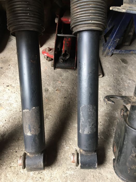 Продам передні амортизатори стійки бмв х5