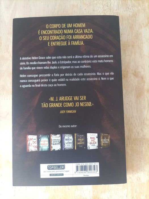 À Morte Ninguém Escapa - M.J. Arlidge