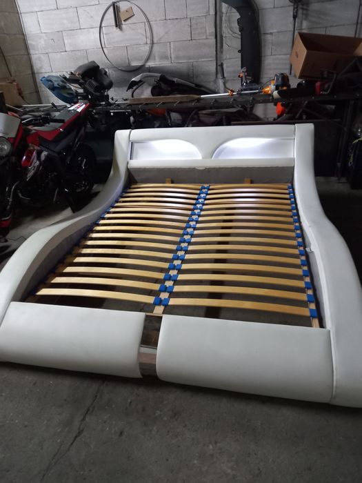 Łóżko sypialniane