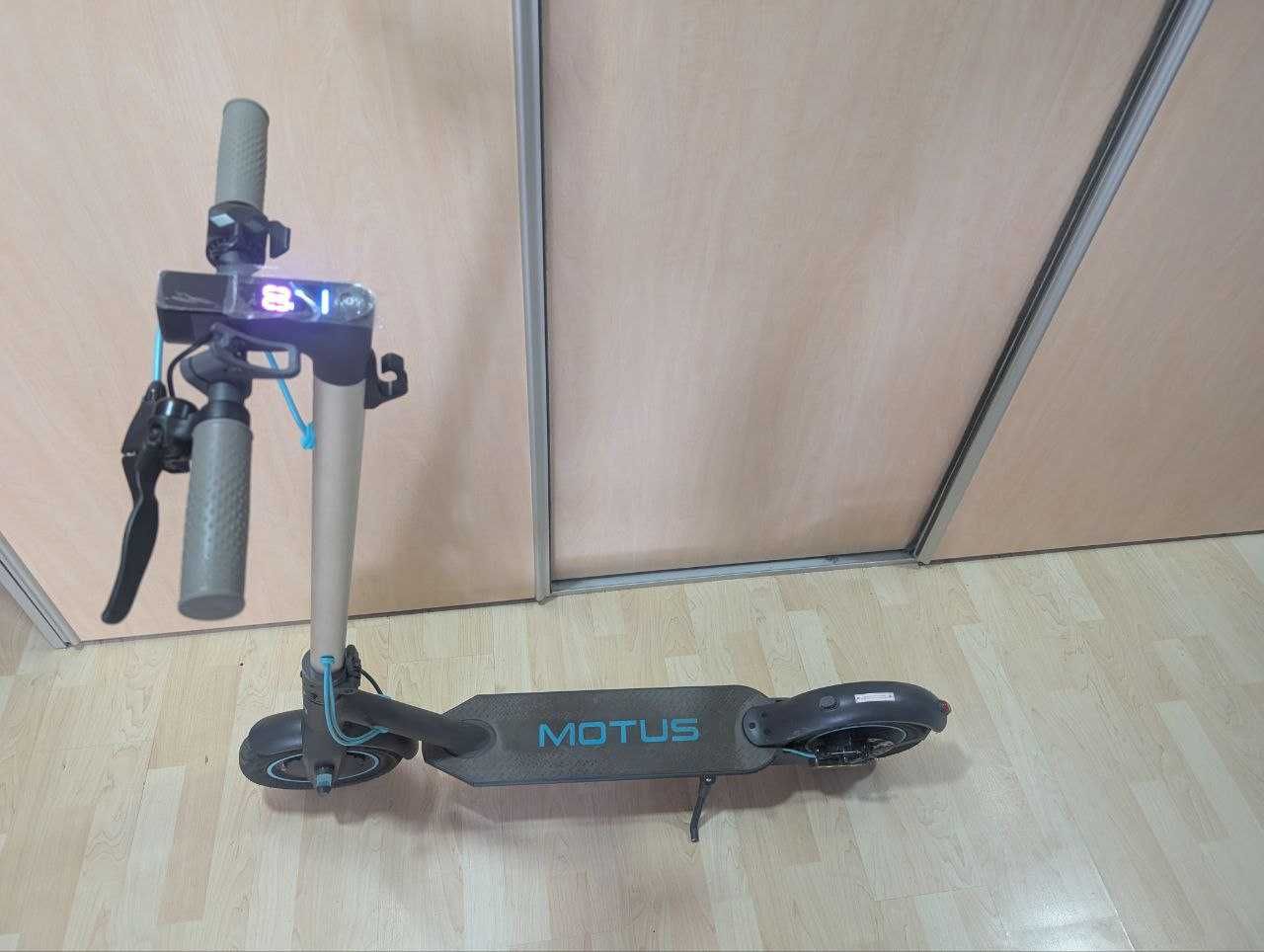 Hulajnoga elektryczna Motus Scooty 10" 2022 Lite