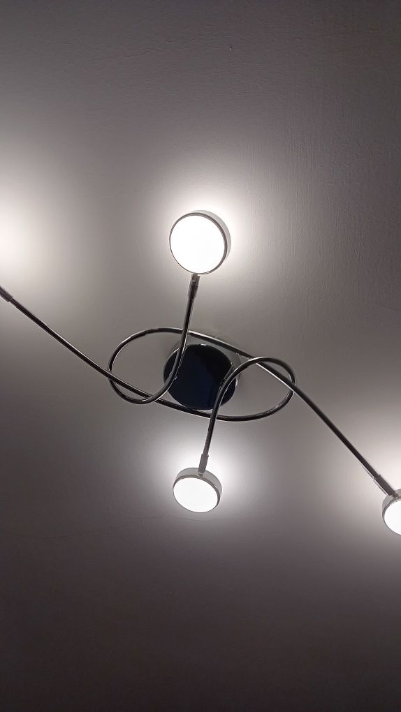 Candeeiro LED com 4 focos