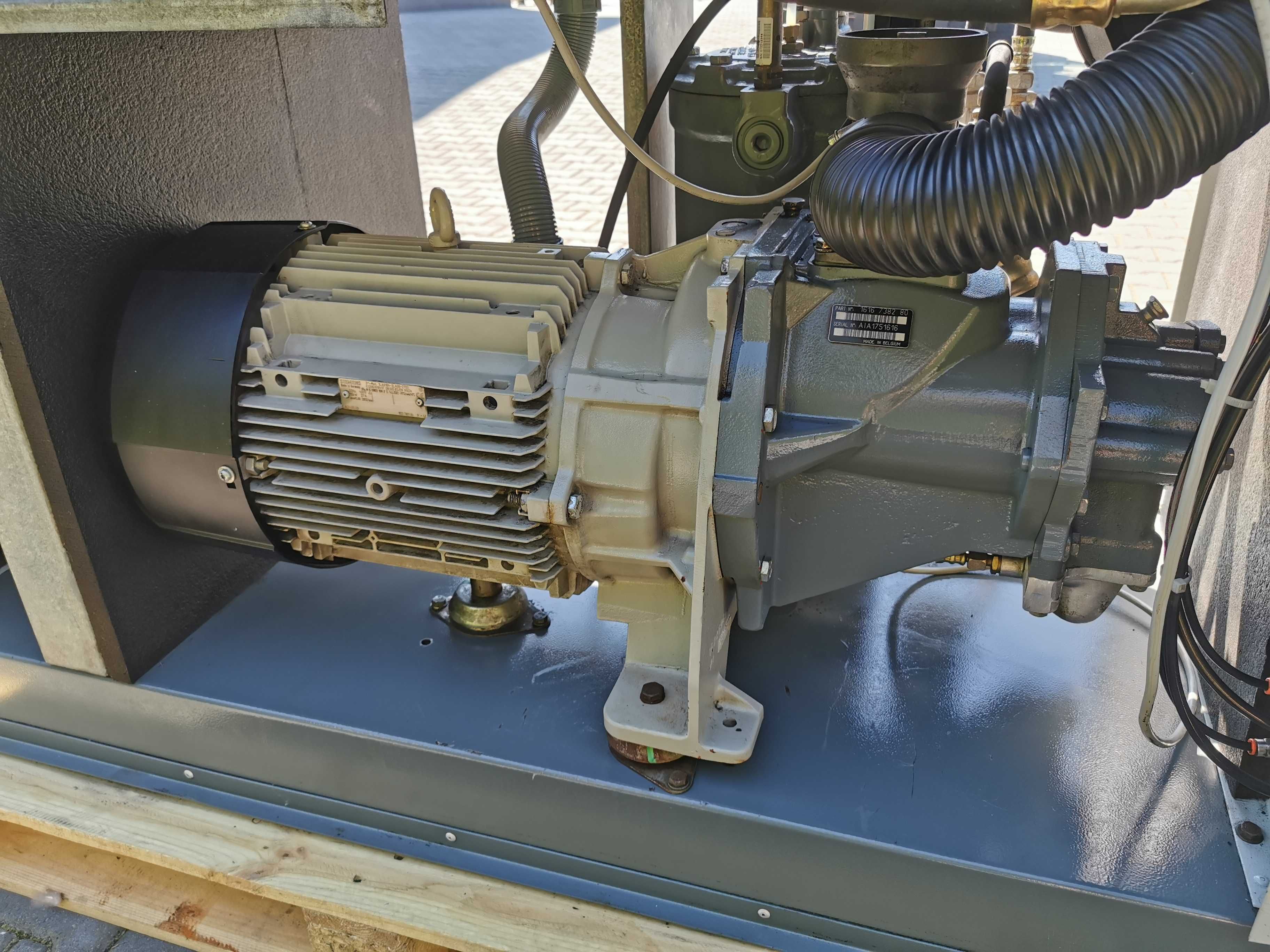 Kompresor 15kw 2800L/mi Sprężarka śrubowa Atlas Copco GA15FF  OSUSZACZ