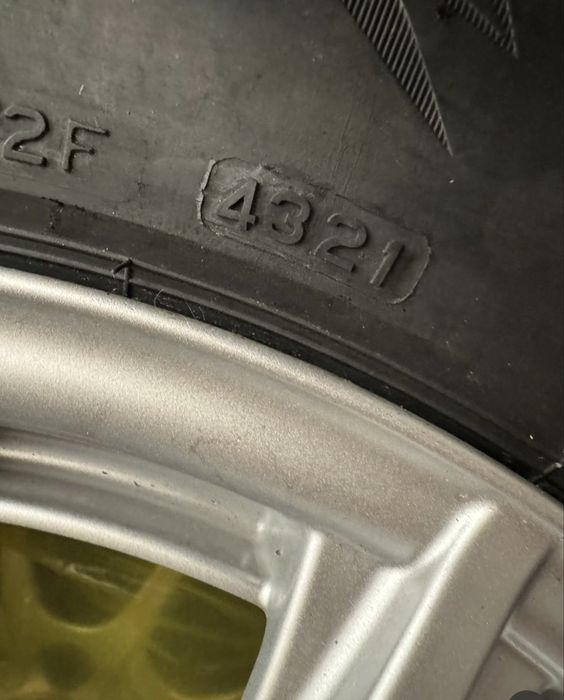Mercedes C  Felgi z oponami zimowymi stan BDB OKAZJA
