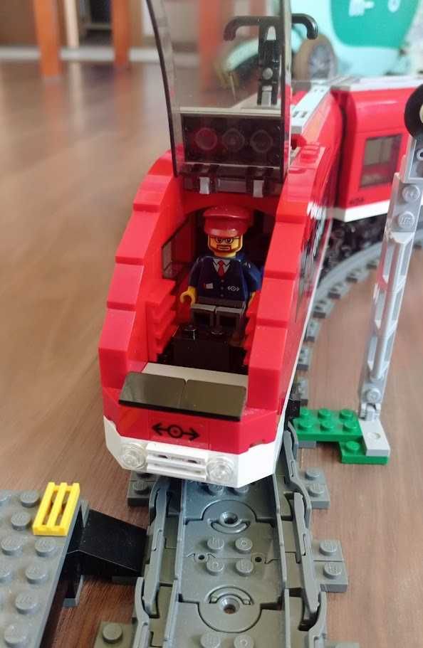 LEGO City Пасажирський поїзд (7938)