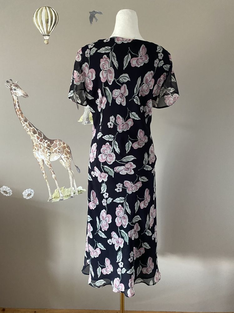 Elegancka sukienka plus size midi wygodna elastyczna