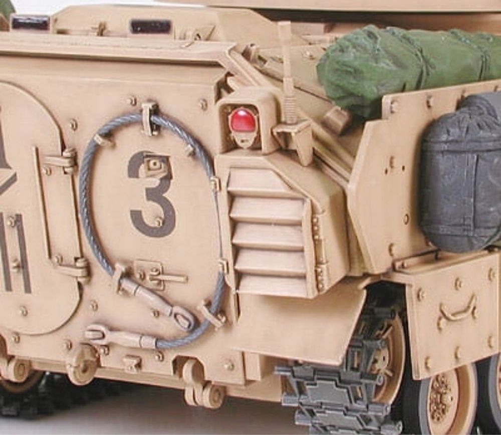Tamiya 35264 model czołg 1:35 M2A2 ODS INFANTRY FIGHTING VEHICLE