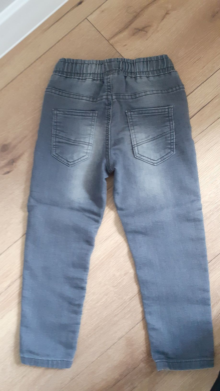 Spodnie chłopięce jeansy Reserved rozmiar 110