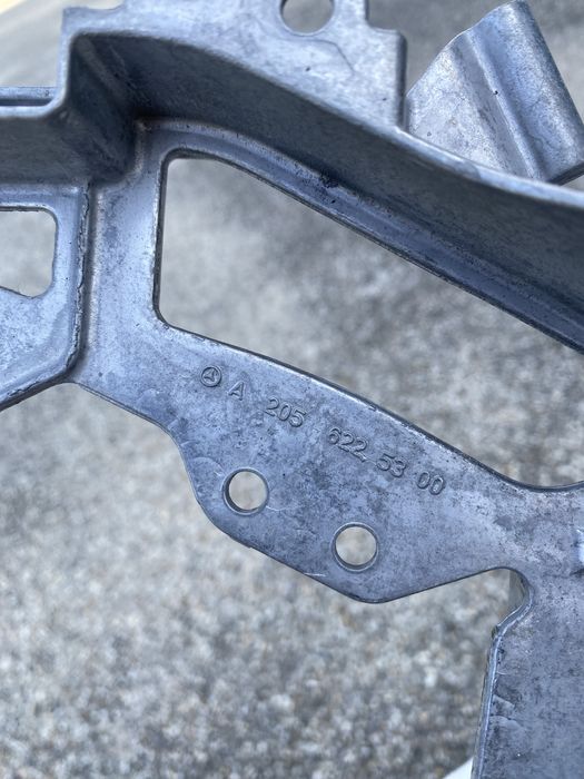 Kit Suportes Rafiador e Farois Frente Mercedes Class C (W205)