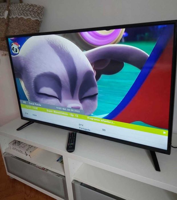 TV 32" Smart com comando