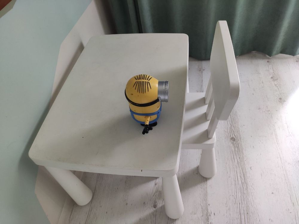 Детсктй стол со стулом