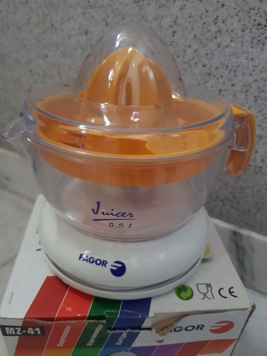 Espremedor Citrinos Eléctrico FAGOR - 500 ML