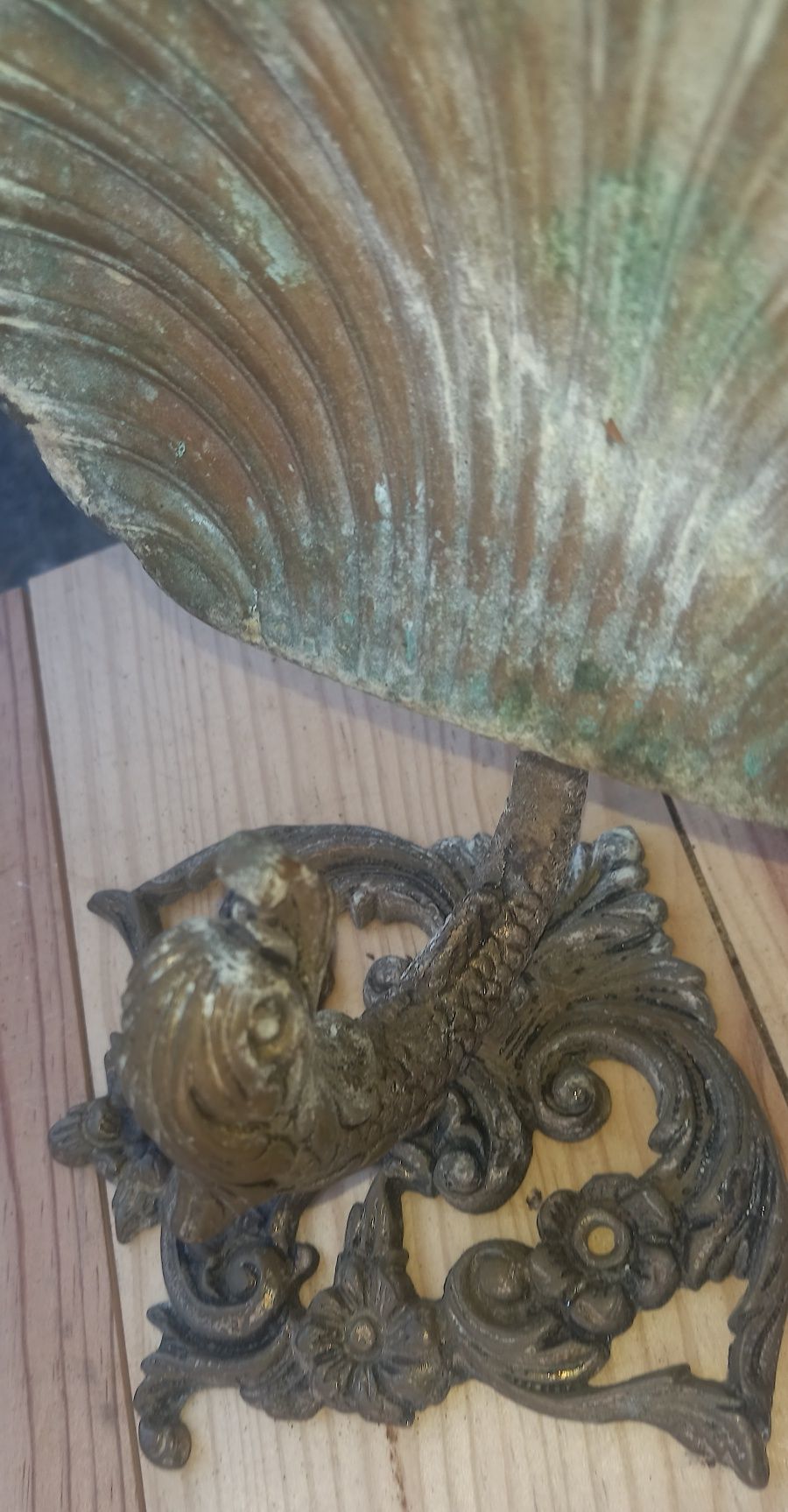 Antiga saboneteira em bronze