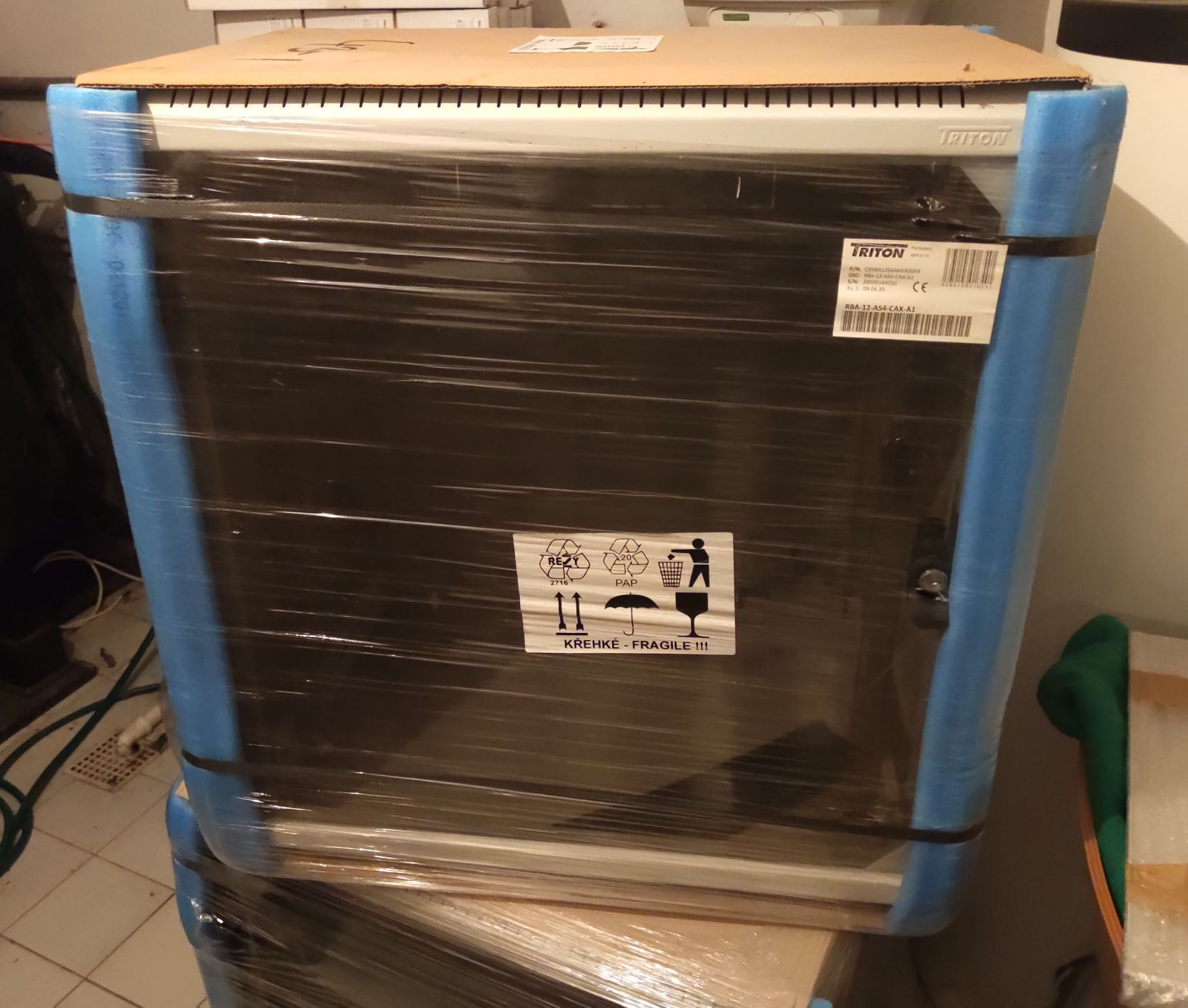 Szafa rack 19" 12U teleinformatyczna Triton RBA-12-AS4-CAX-A1