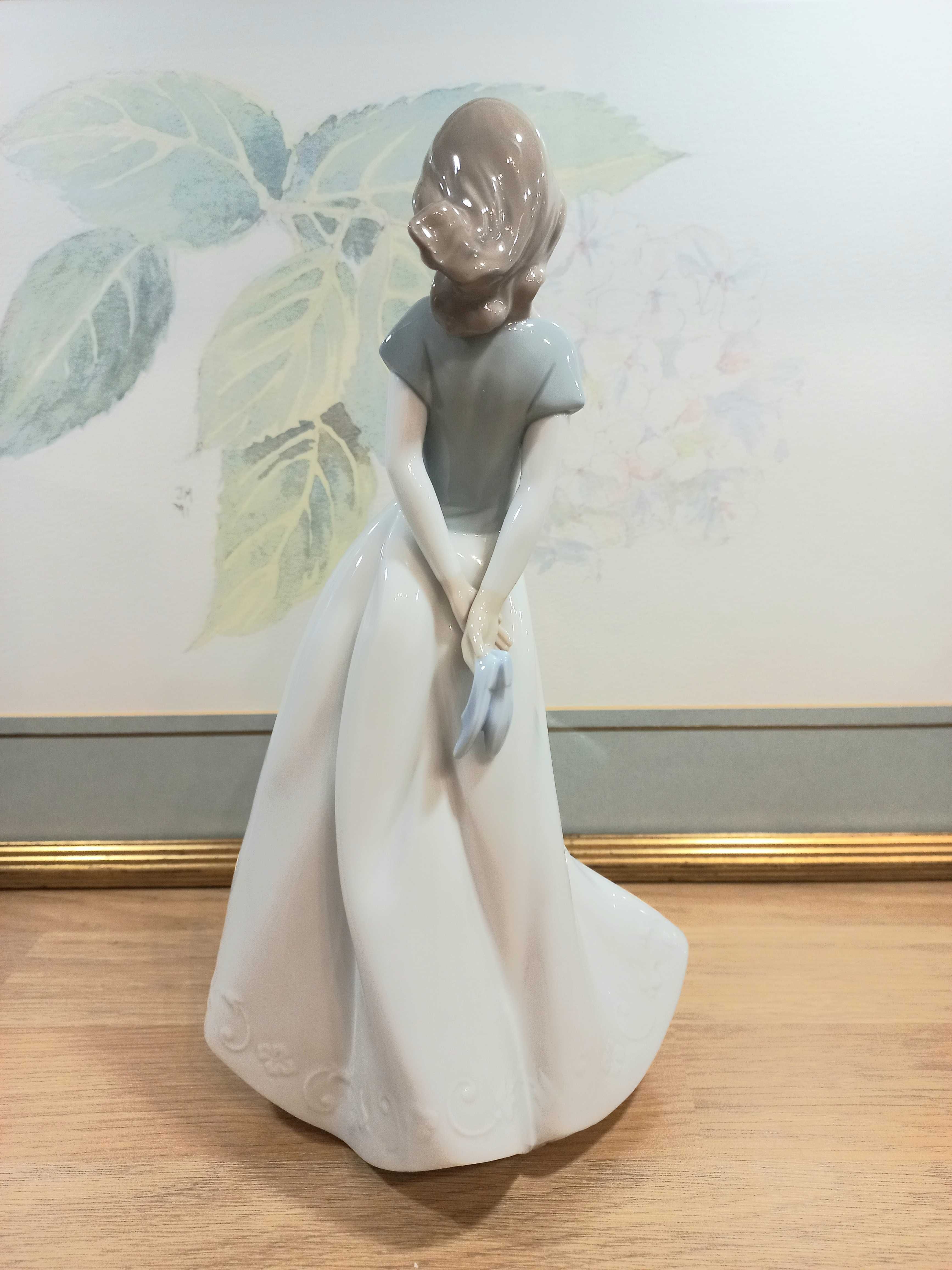 Статуэтка  NAO Lladro в идеальном состоянии с родной коробкой.