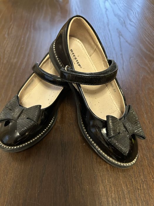 Туфельки для дівчинки