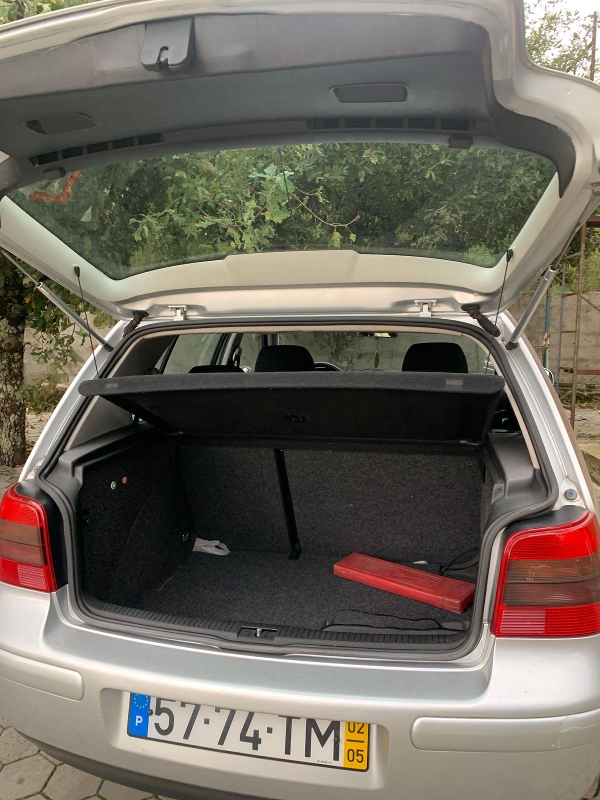Vendo Golf 2002 com inspeção em dia...