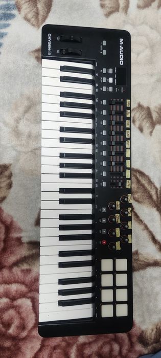 Продам midi клавиатуру M-AUDIO Oxigen49
