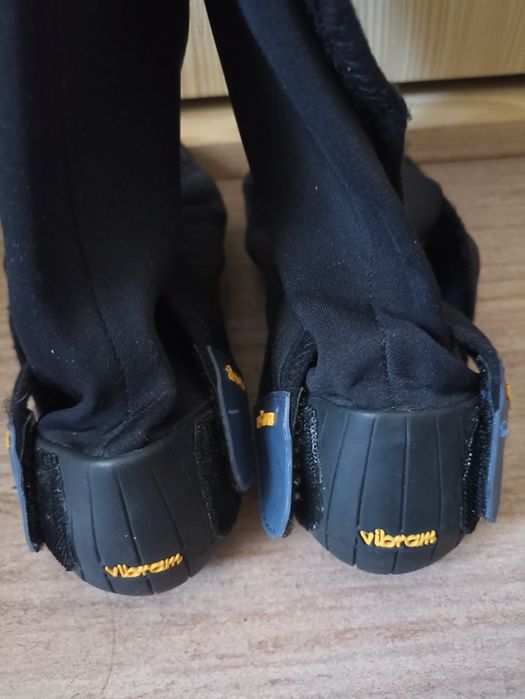 nowe wysokie buty Vibram Furoshiki r.36-38