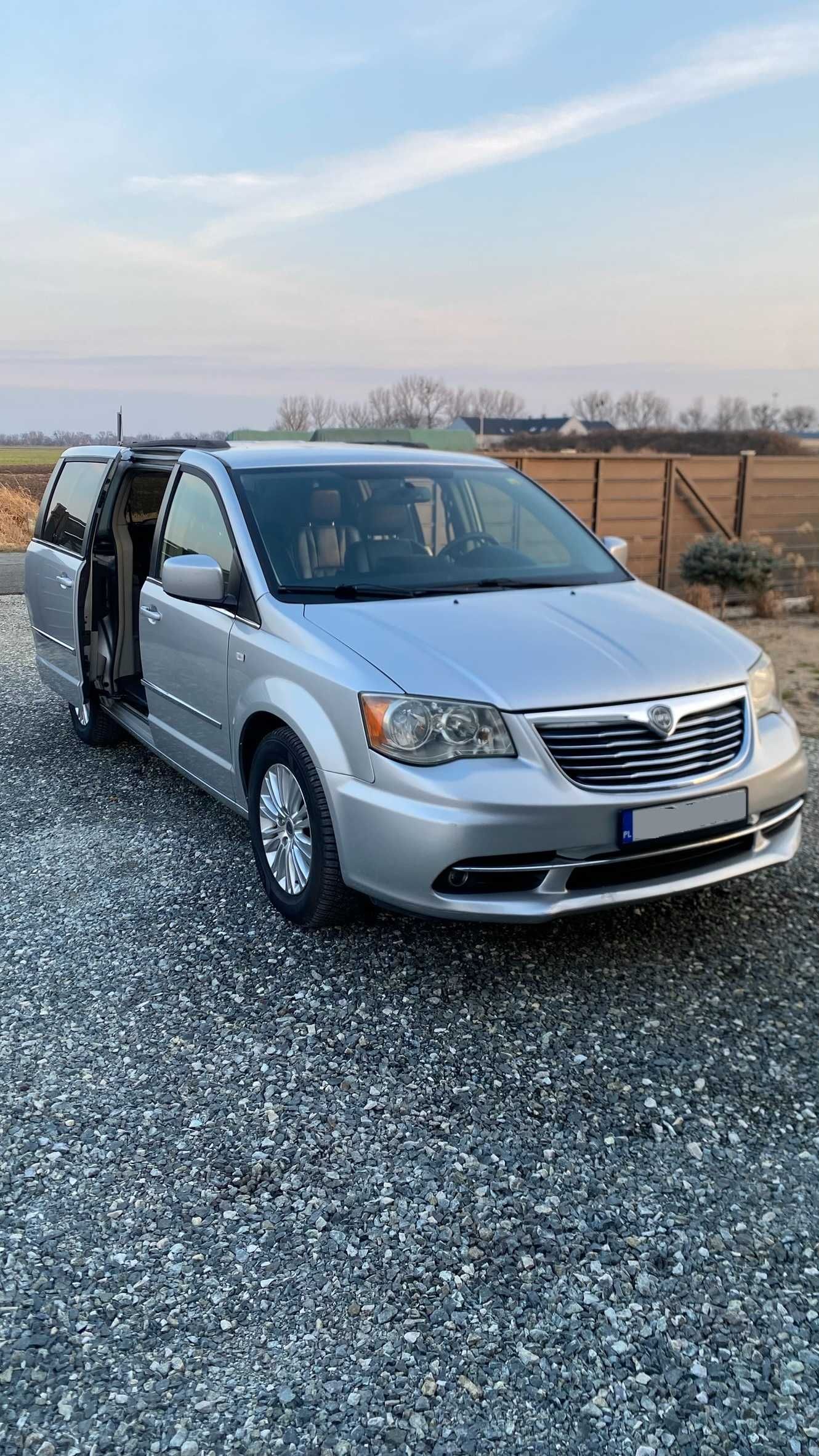 Lancia Voyager 2.8 CRD | 7 osób | dla osób z niepełnosprawnością |