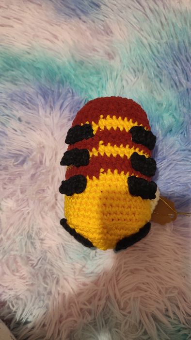 В'язана піксельна бджола