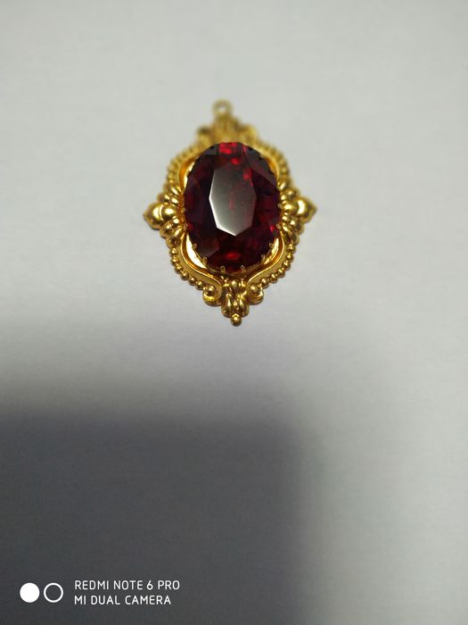 Винтажные броши, подвески.