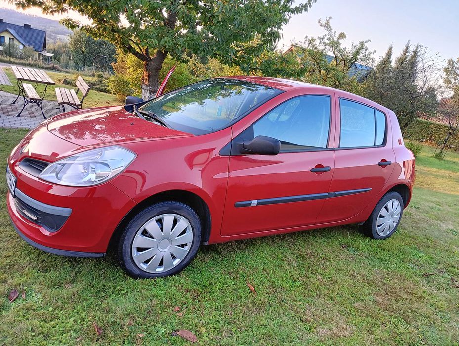 Sprzedam RENAULT CLIO III czerwone, w dobrym stanie - rok 2007