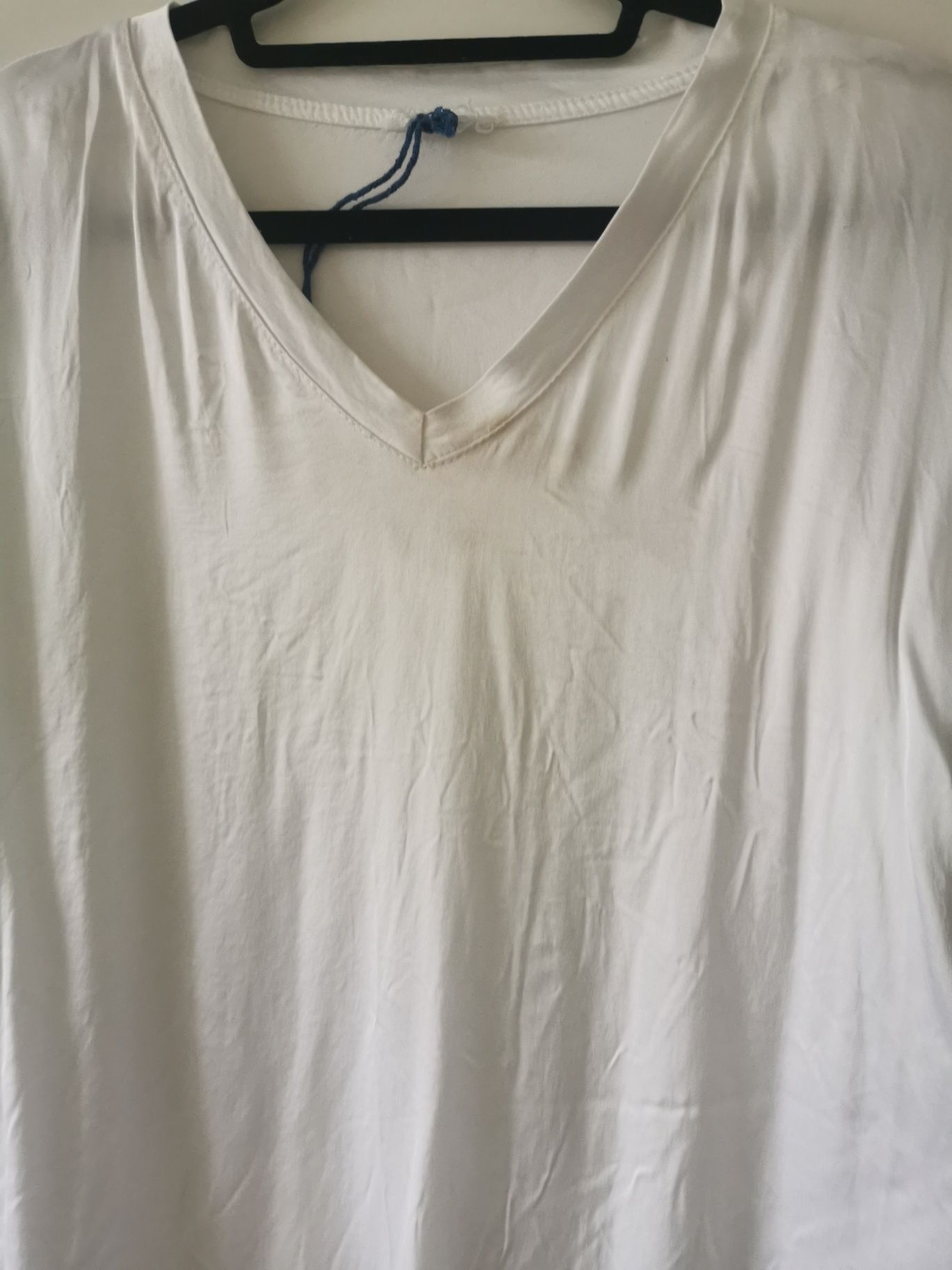 Biały t-shirt. Bluzka damska