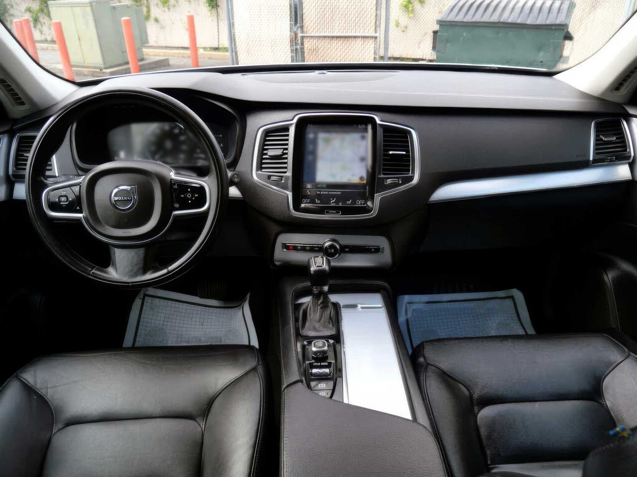 2018 Volvo XC90 T5 Momentum