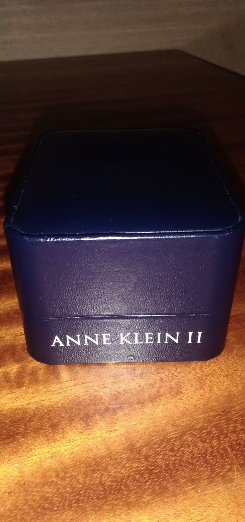 Годинник Anne Klein