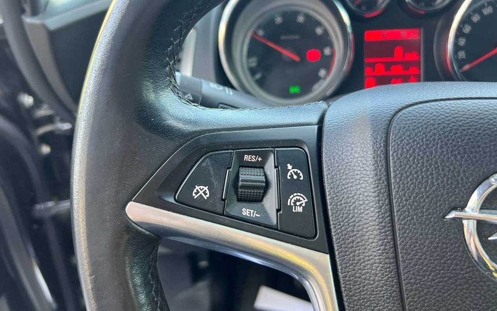 Opel Astra  2013