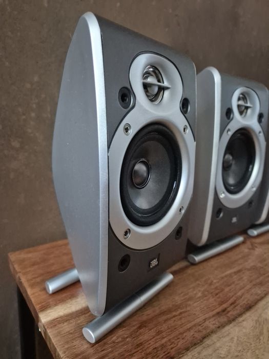 Zestaw kolumn głośnikowych JBL SCS200 do kina domowego