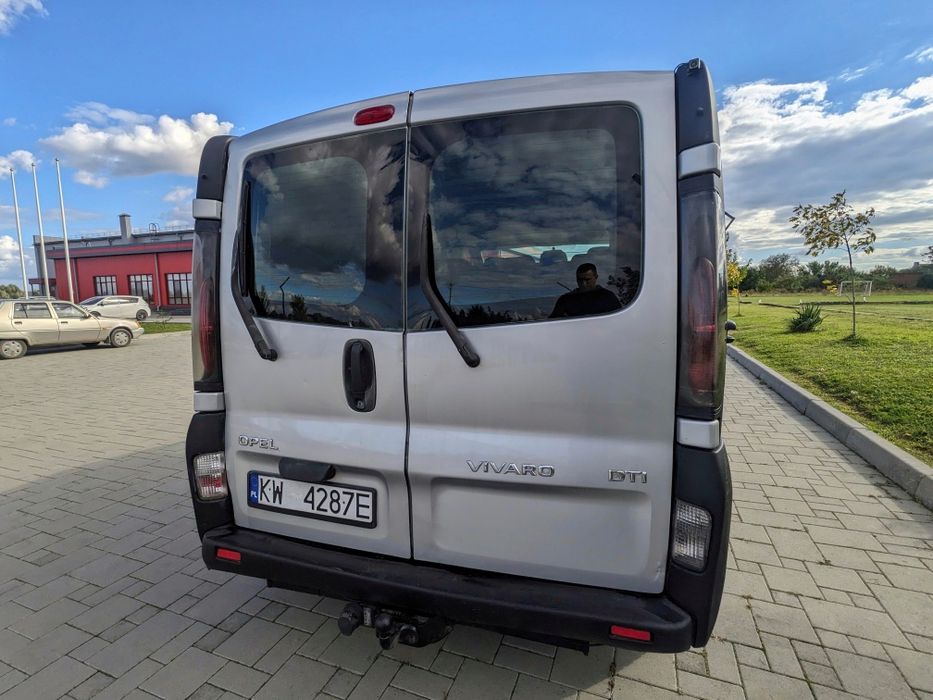 Opel Vivaro 1.9TDI 6ступка MAXI база оригінальний груз-пас в Україні