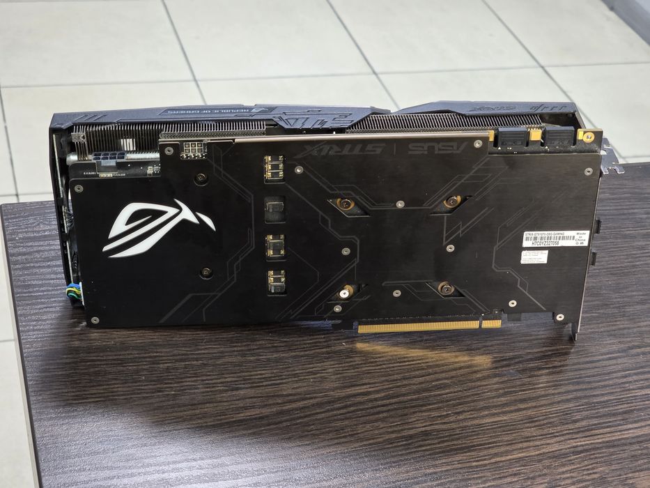 Asus rog strix gtx1070 8gb отличная