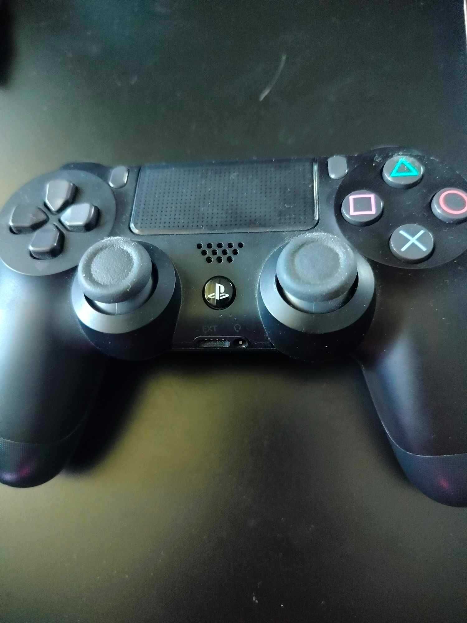 Konsola PS4 + pad i kabel