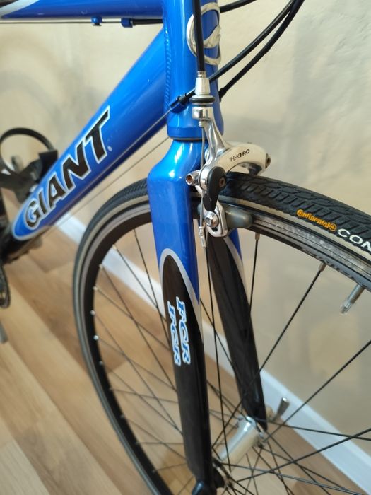 Rower szosowy Giant z prostą kierownicą rozmiar M Shimano Tiagra 3x9