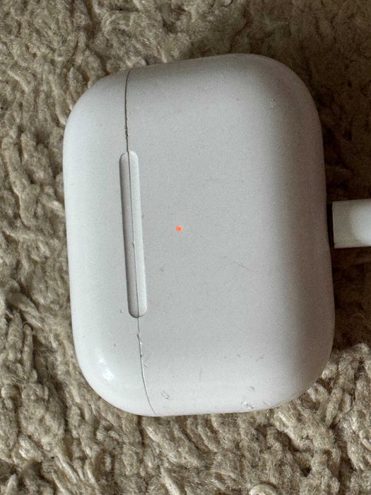 Кейс для наушников Apple Airpods