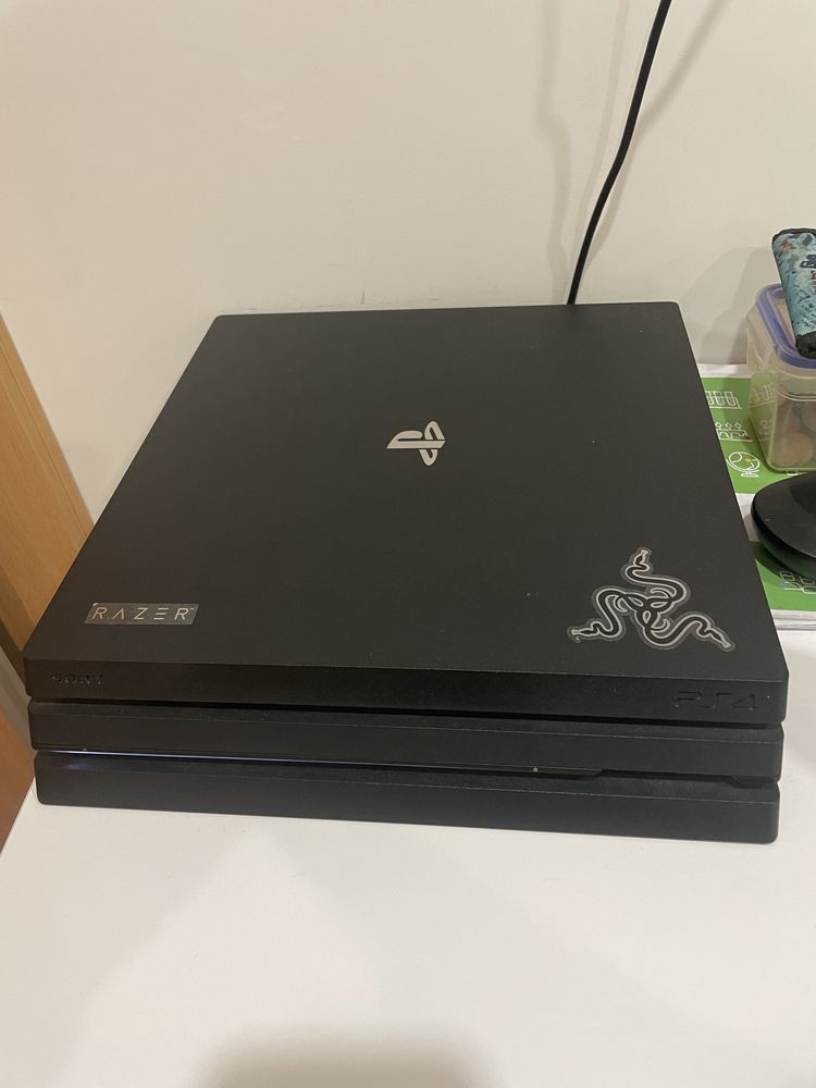 Ps4 Pro-1tb com comando para venda  ou troca(ps5)