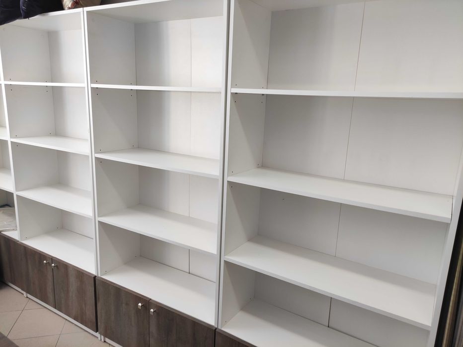 Regał biblioteczny