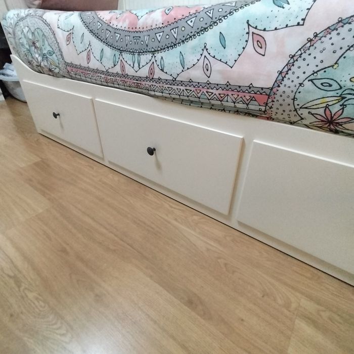 Cama Hemnes IKEA individual com 2 colchões mas pode abrir para o dobro